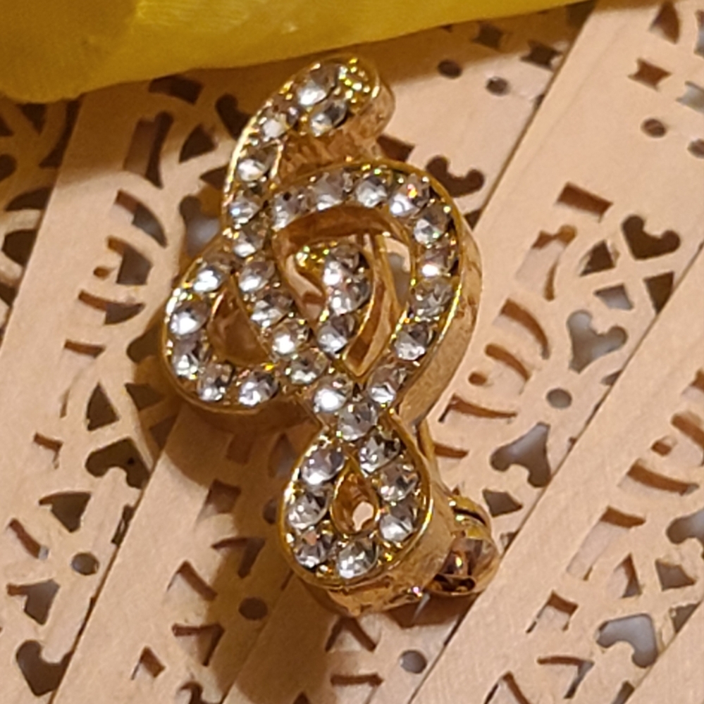 Gold Treble Clef Brooch